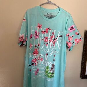 Like new graphic Tshirt